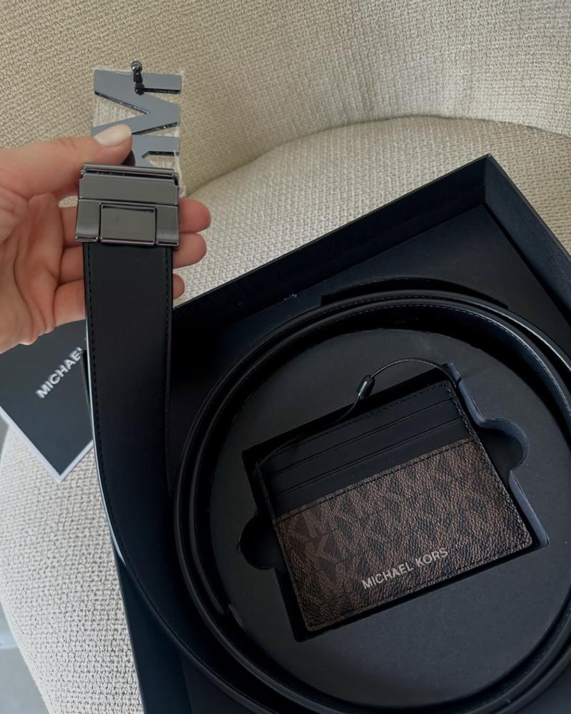 طقم michael kors