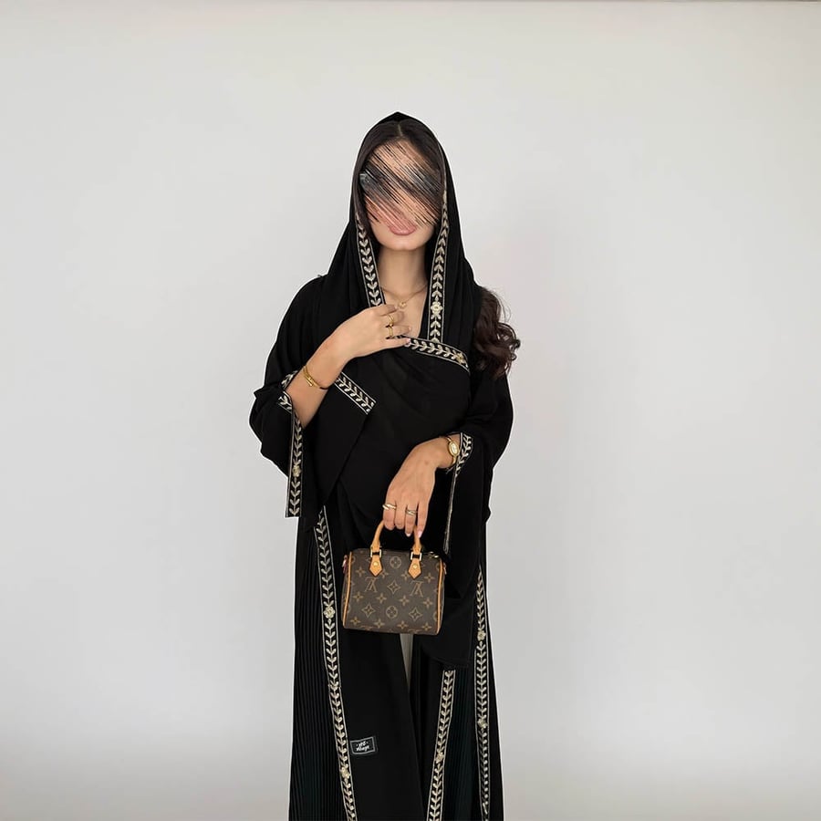 عباية كريب ملكي فاخرة