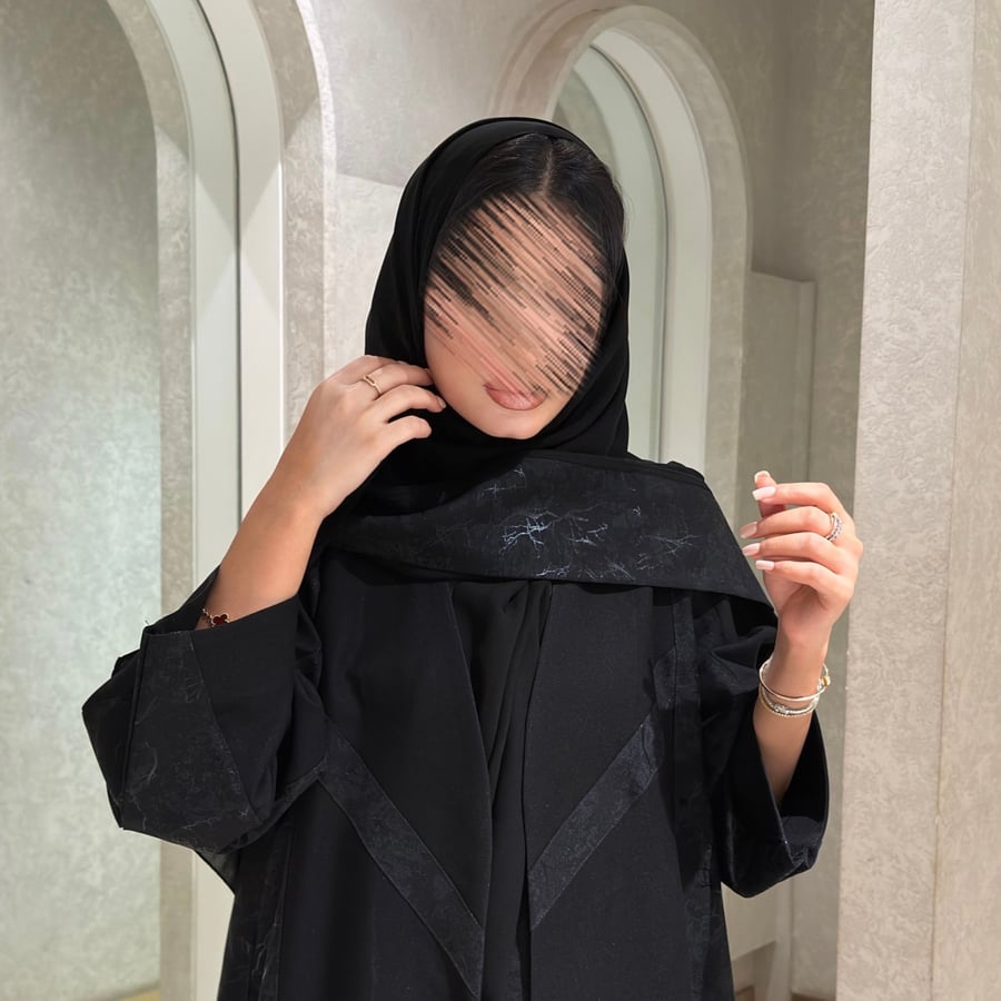 طرحة ليزر مع شريط جاكار بالطول من الأمام