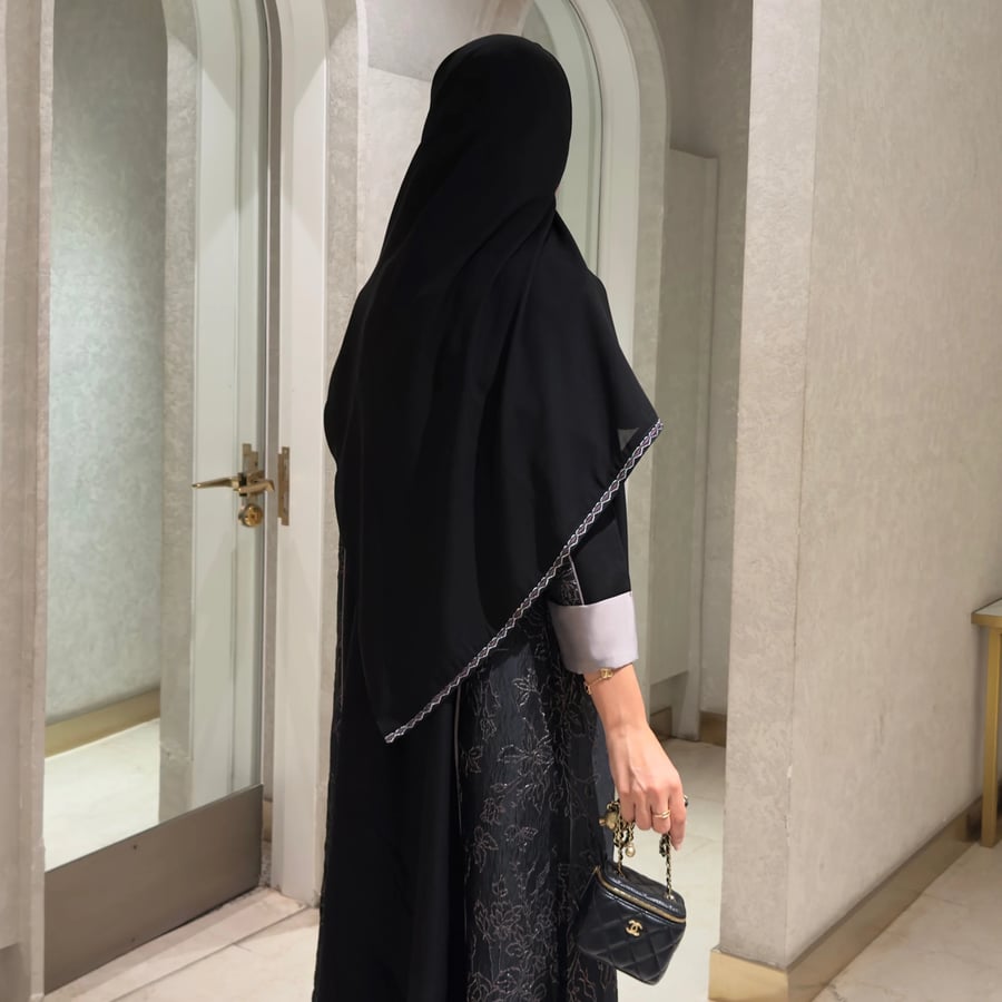 طرحة تطريز ناعم بالطرف من الجنب