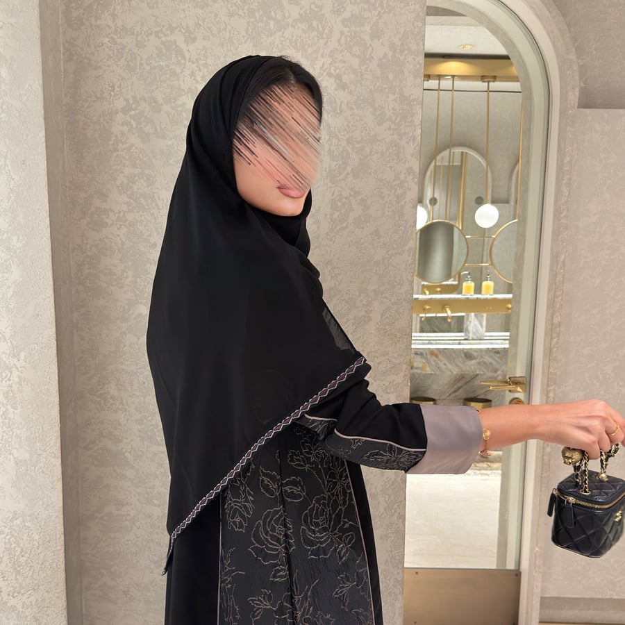 طرحة تطريز ناعم بالطرف من الجنب