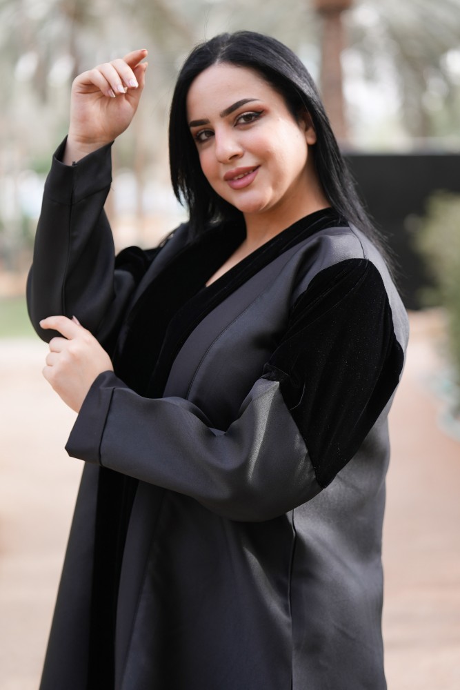عباية قماش مخمل معى تفته استرتش #1030