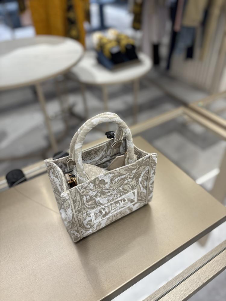 فرزاتشي | VERSACE