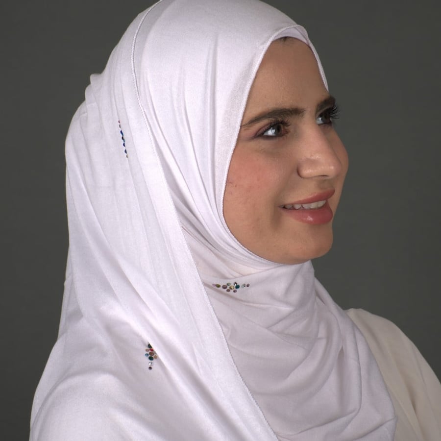 طرحة كشخة سادة مزينة بشفوارفسكي