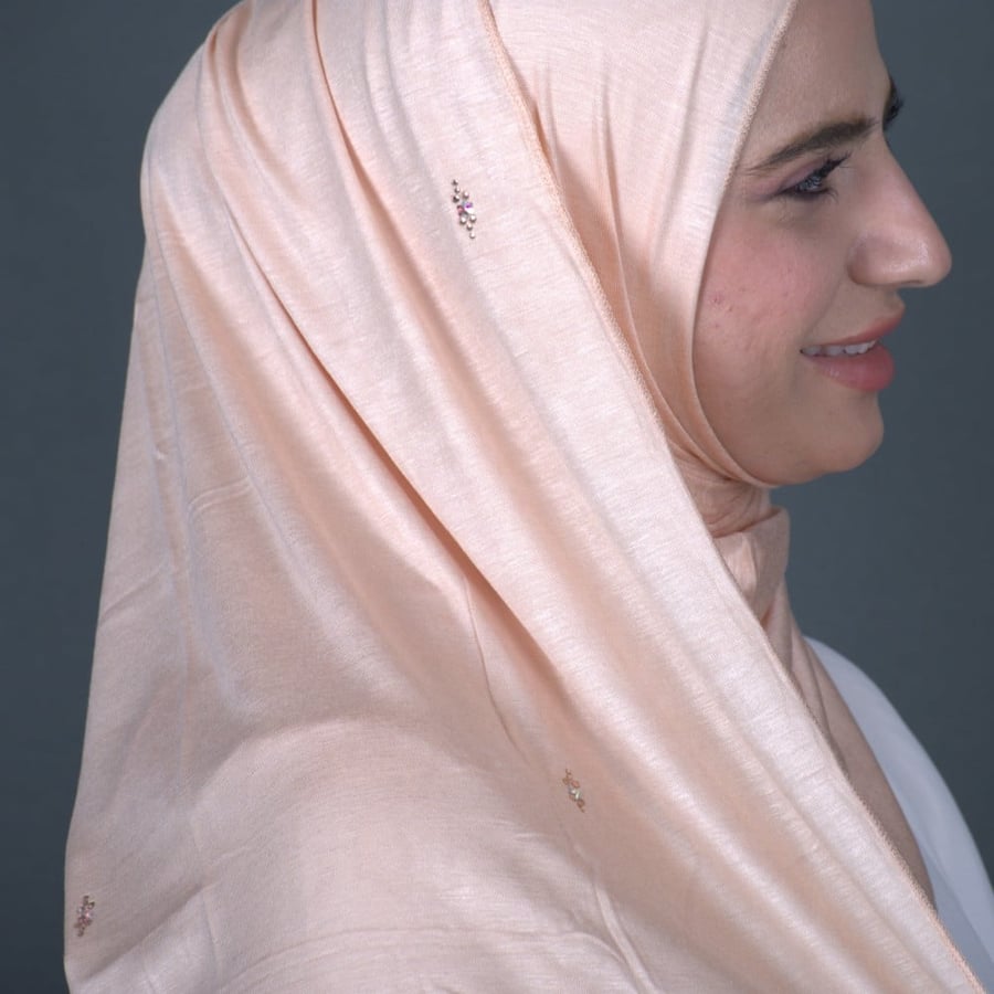 طرحة كشخة سادة مزينة بشفوارفسكي