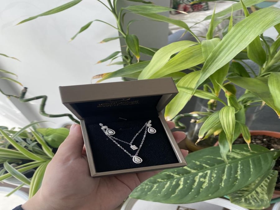 The elegance of silver and the softness of the rose