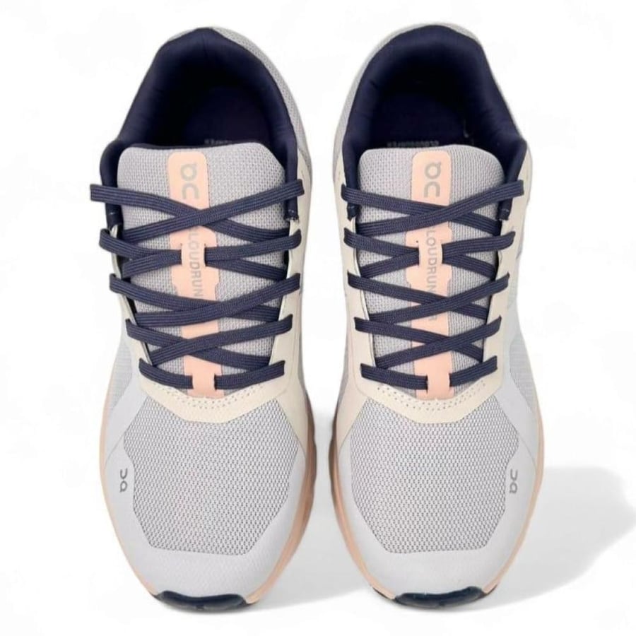 On Cloudrunner footforward