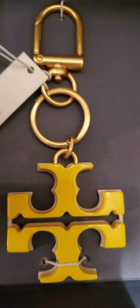 ميداليه توري بورش tory burch