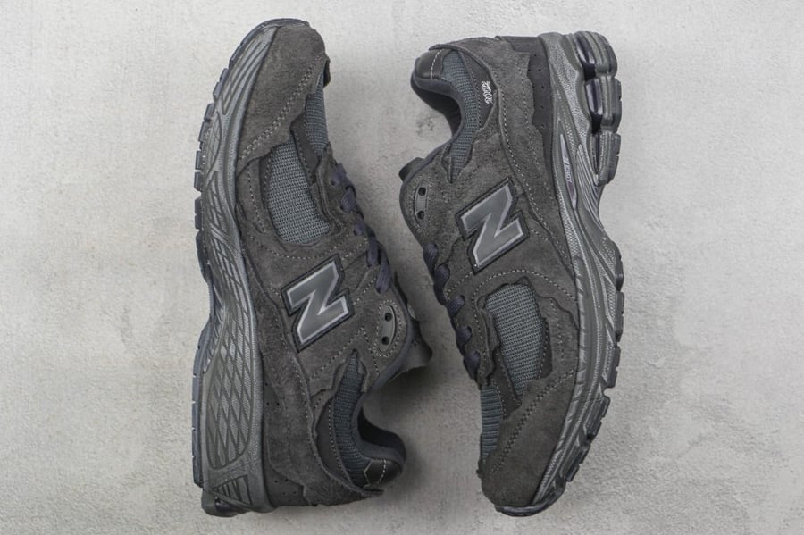 New balance 2002R