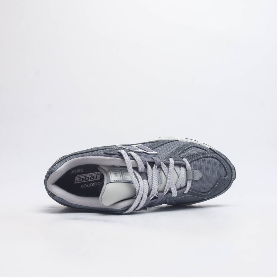 New Balance 2002R