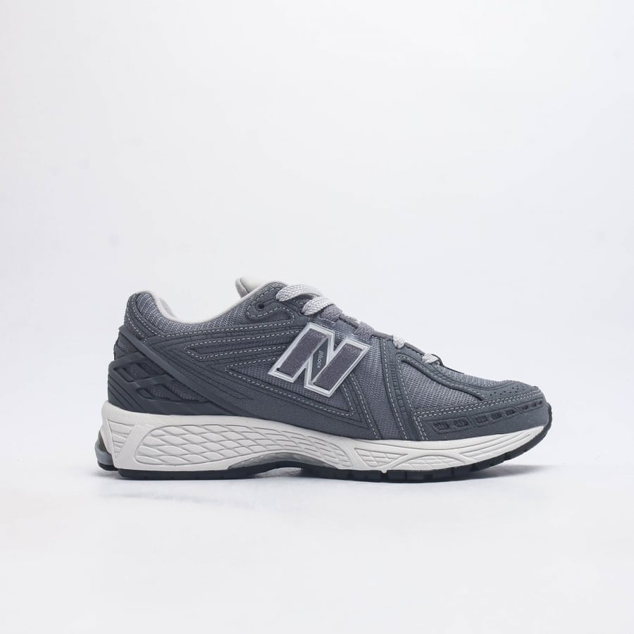 New Balance 2002R