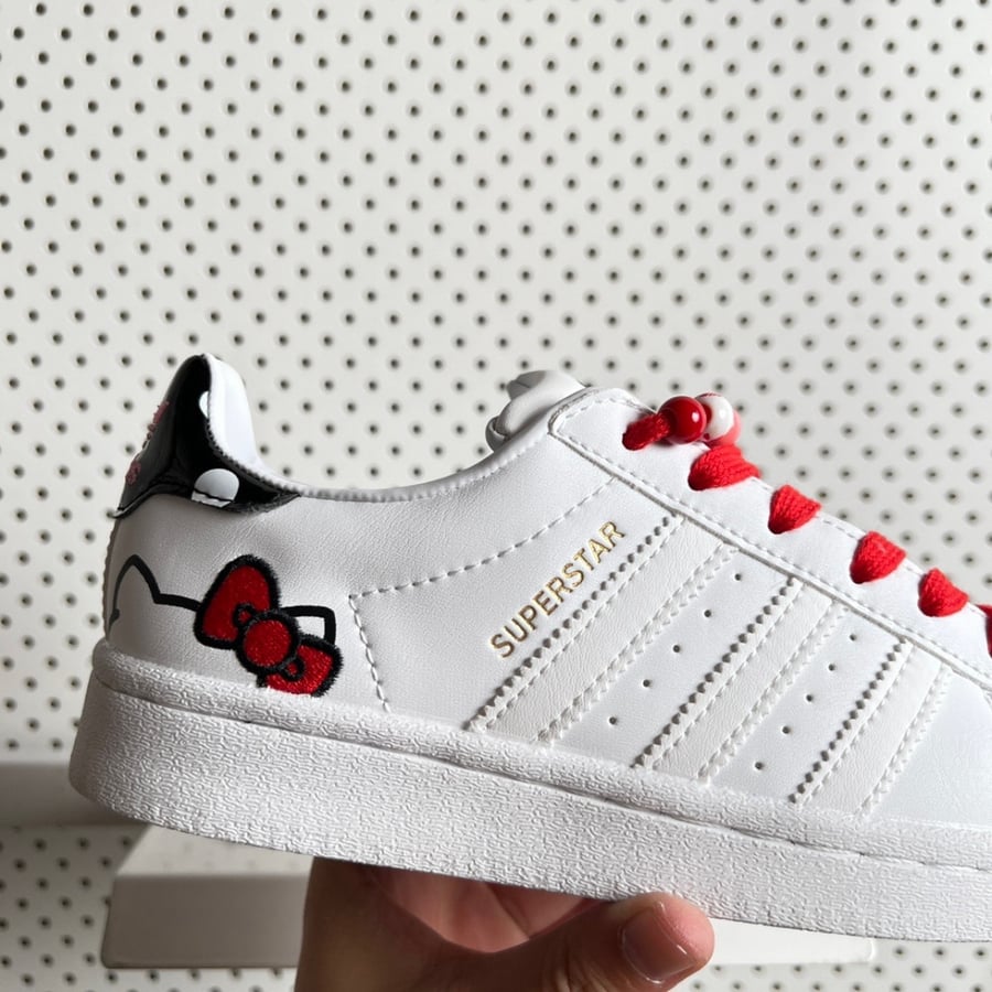 هيلو كيتي-Adidas