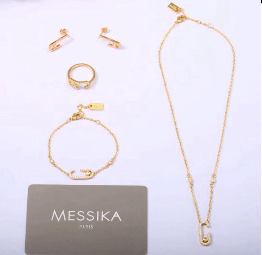 طقم مجوهرات MESSIKA – تصميم دبوس الأمان بلمسة فاخرة