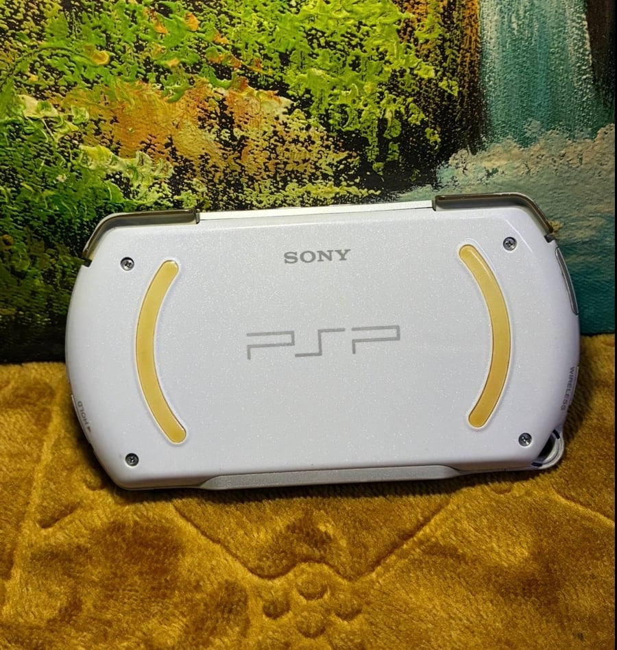 PSP GO معدل