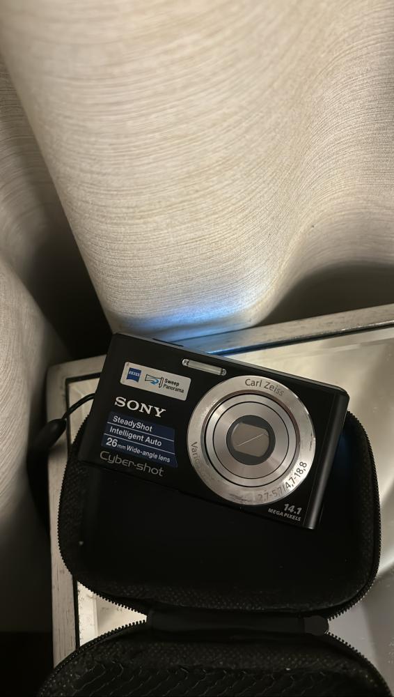 Sony cybershot in Black