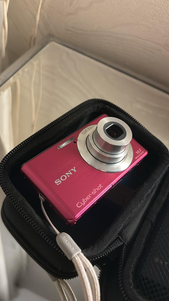 Sony cybershot in PINK