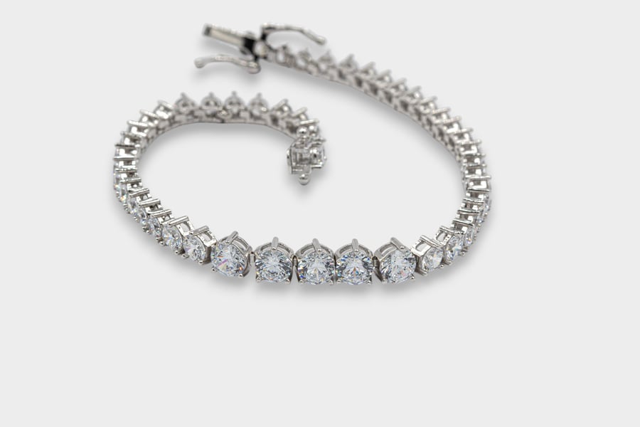 Silver bracelet of 925 karat, tennis style, studded with zircon