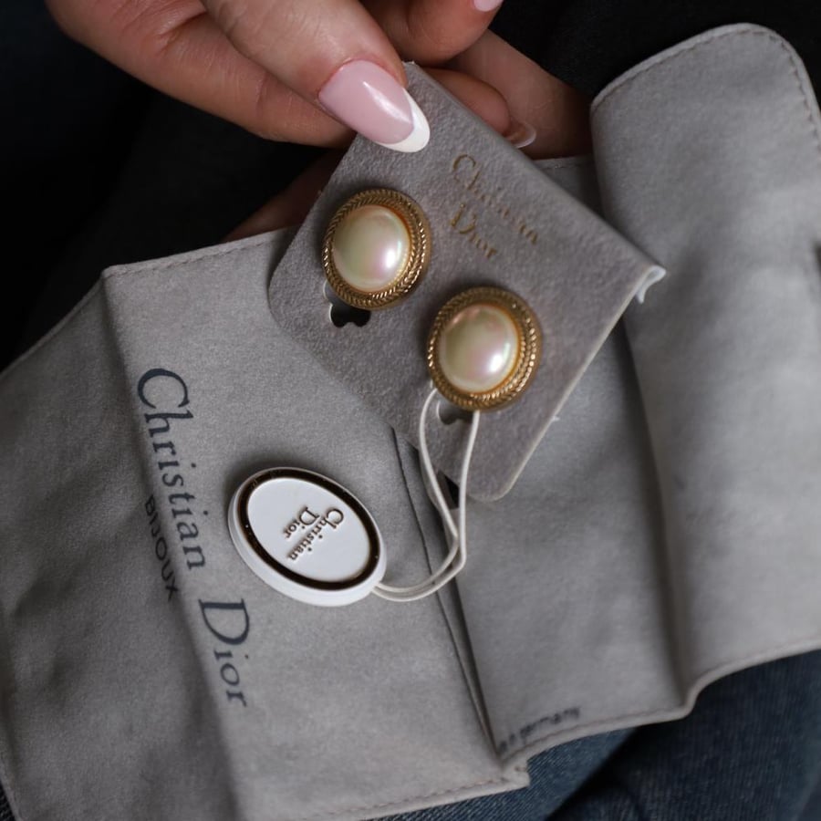 اقراط dior