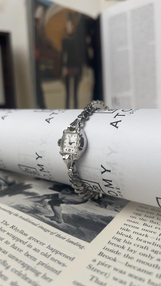 ساعه كلاسيكيه من Bulova مطلية بالذهب