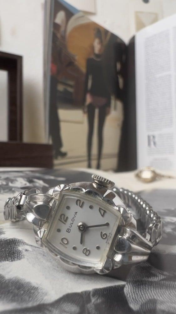 ساعه كلاسيكيه من Bulova مطلية بالذهب