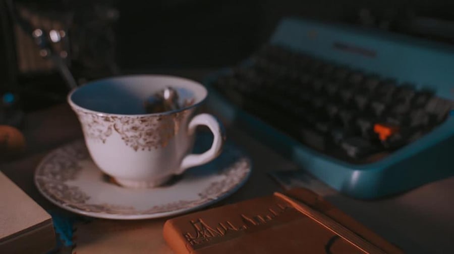 ثمانون عاماً ومازال كوب الشاي هذا بذات مظهره الأنيق
