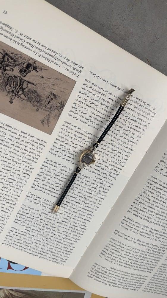 بولوفا ١٩٤٨ مطليه بالذهب ومزينه بالألماس