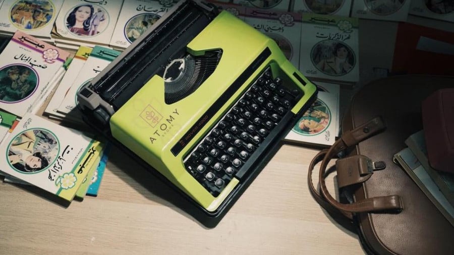 صناعه ايطاليه' روفر'  إنتاج عام 1975' عربيه بغلاف  المصنع