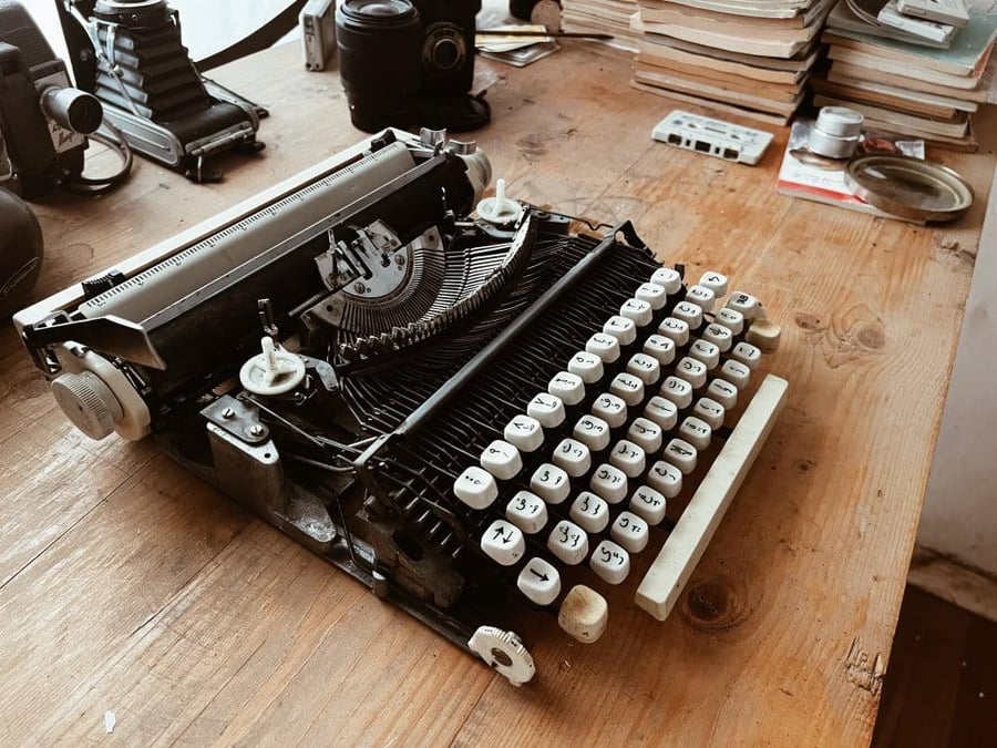 typewriter ar