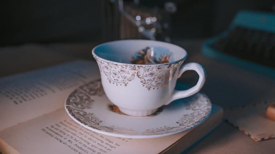 ثمانون عاماً ومازال كوب الشاي هذا بذات مظهره الأنيق