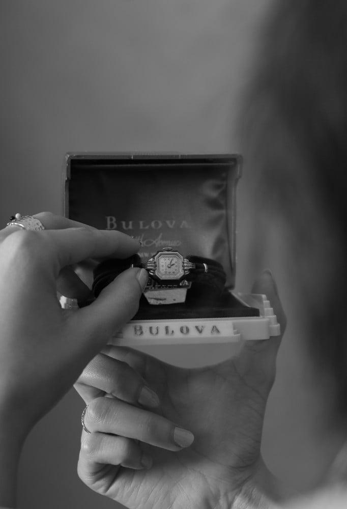 ساعه bulova مطلية بالذهب