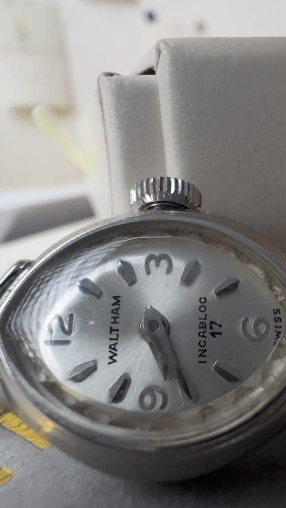 ساعة من Waltham من العام ١٩٦٠