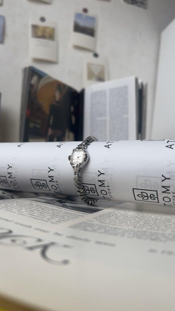 ساعه كلاسيكيه من Bulova مطلية بالذهب
