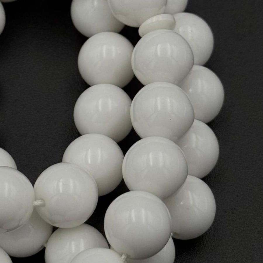 White color tasbih with plastic beads and metal tassel