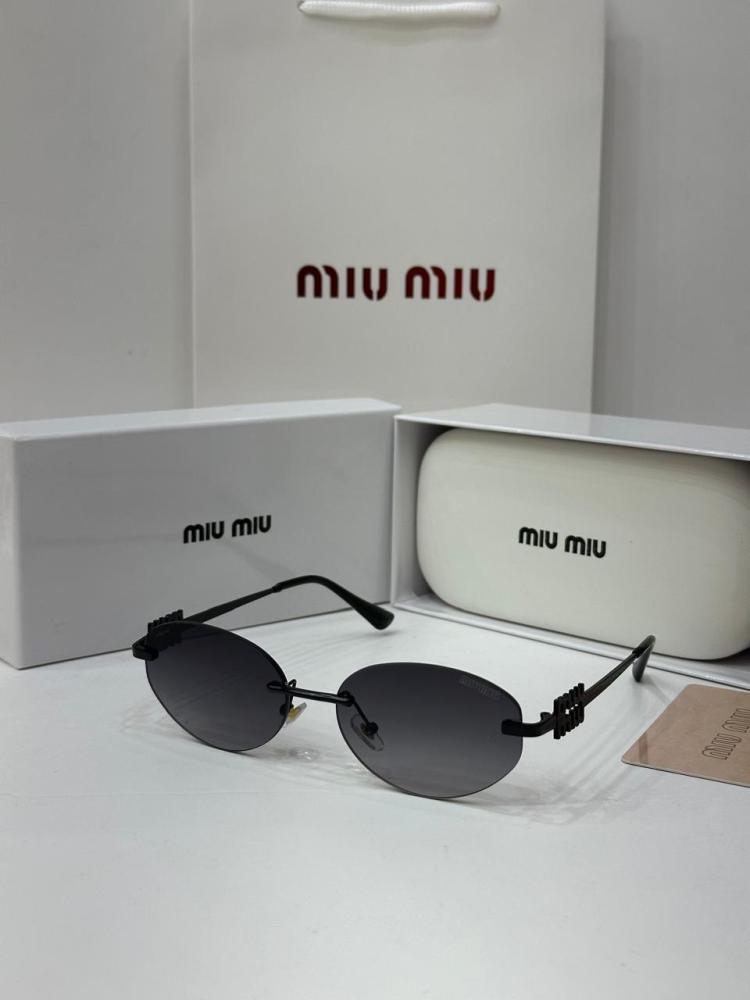 نظارة Miu miu اسود اطار اسود