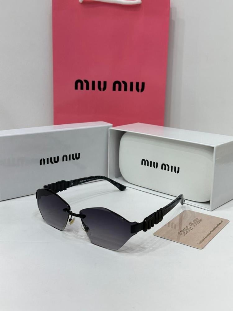 نظارة Miu miu اسود اطار اسود