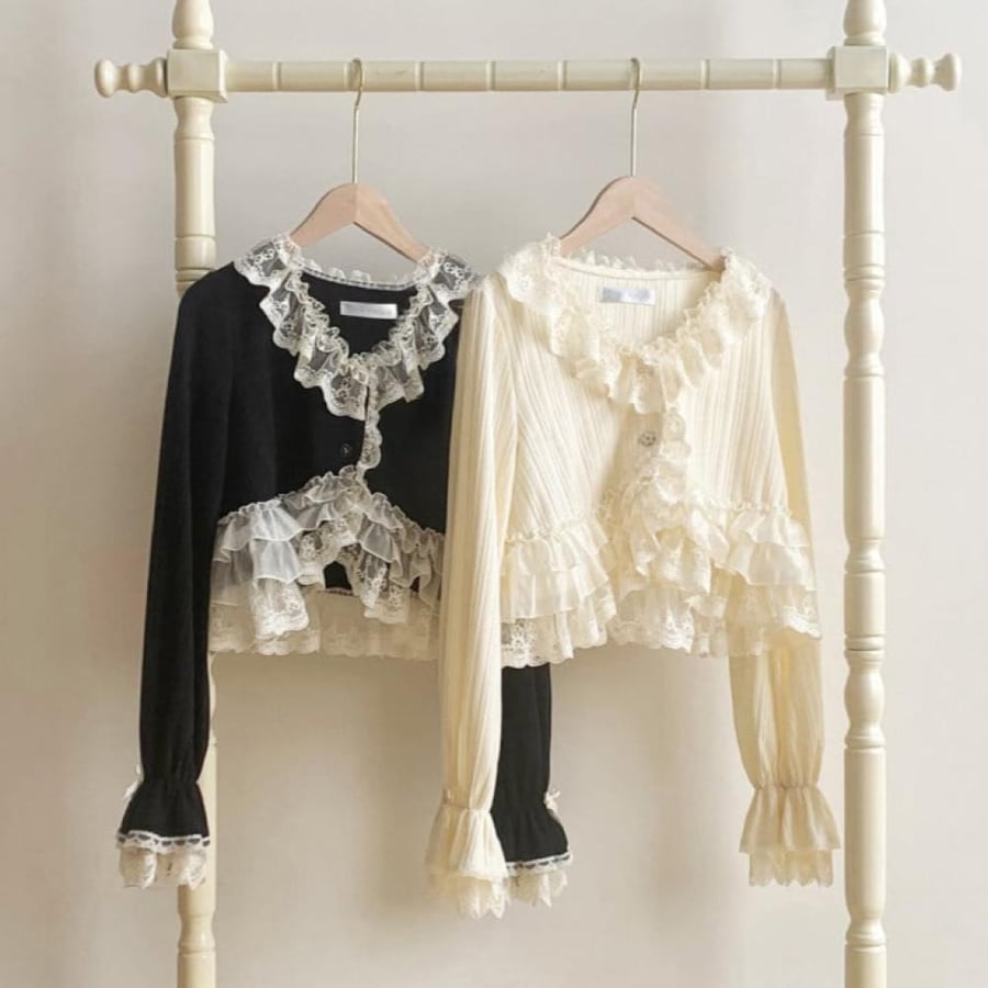 【With Puji】سترة كارديجان (Cardigan) صوفية خفيفة مزينة بدانتيل متوفرة بلونين، للتنسيق مع أزياء اللوليتا للخريف.
