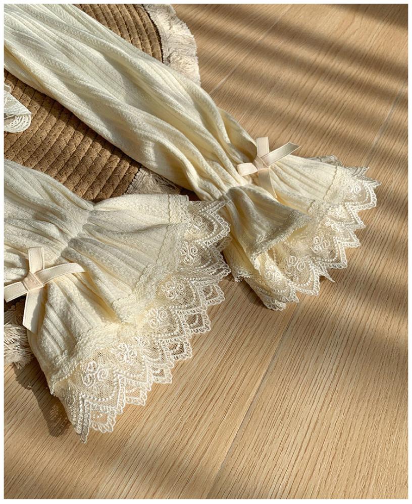 【With Puji】سترة كارديجان (Cardigan) صوفية خفيفة مزينة بدانتيل متوفرة بلونين، للتنسيق مع أزياء اللوليتا للخريف.