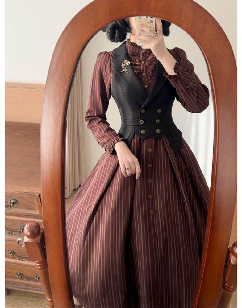【Forest Wardrobe】جيليه / صديري بدلة مخصر بتصميم ريترو كلاسيكي "قلعة الغابة القديمة" من براند خزانة الغابة