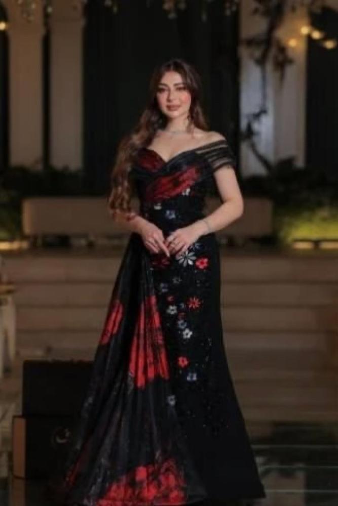 فستان اسود على احمر