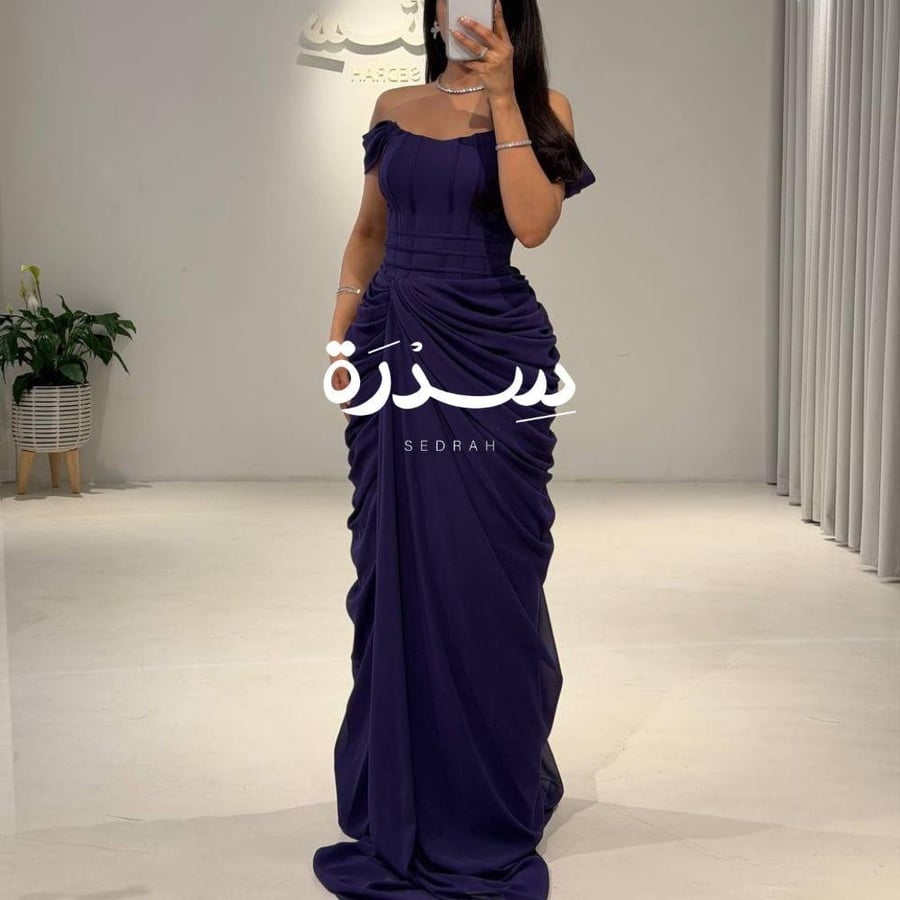 فستان كورسيه بأكتاف منسدلة