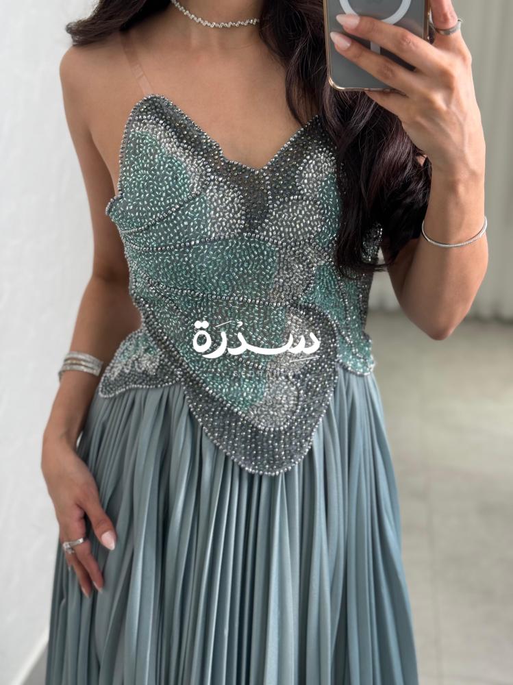 فستان سهرة كورسية شك بلاسيه