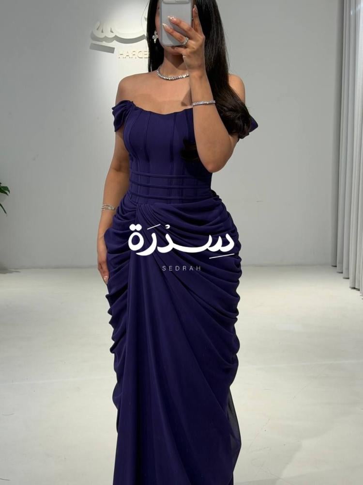 فستان كورسيه بأكتاف منسدلة