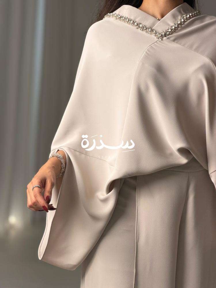 طقم ناعم بنطلون مزين باكسسوارات