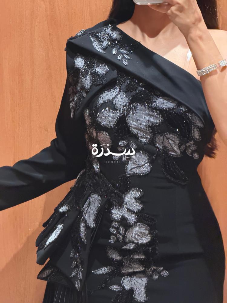 فستان سهرة اسود بتطريز مميز