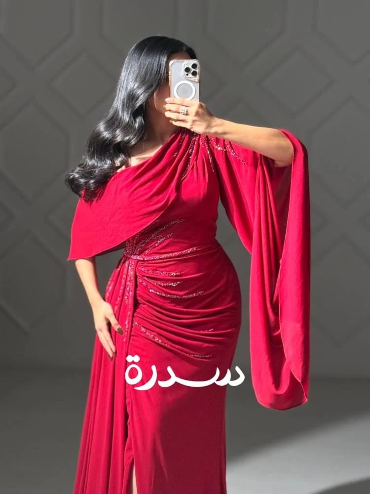 فستان سهرة درامي مطرز بالخصر