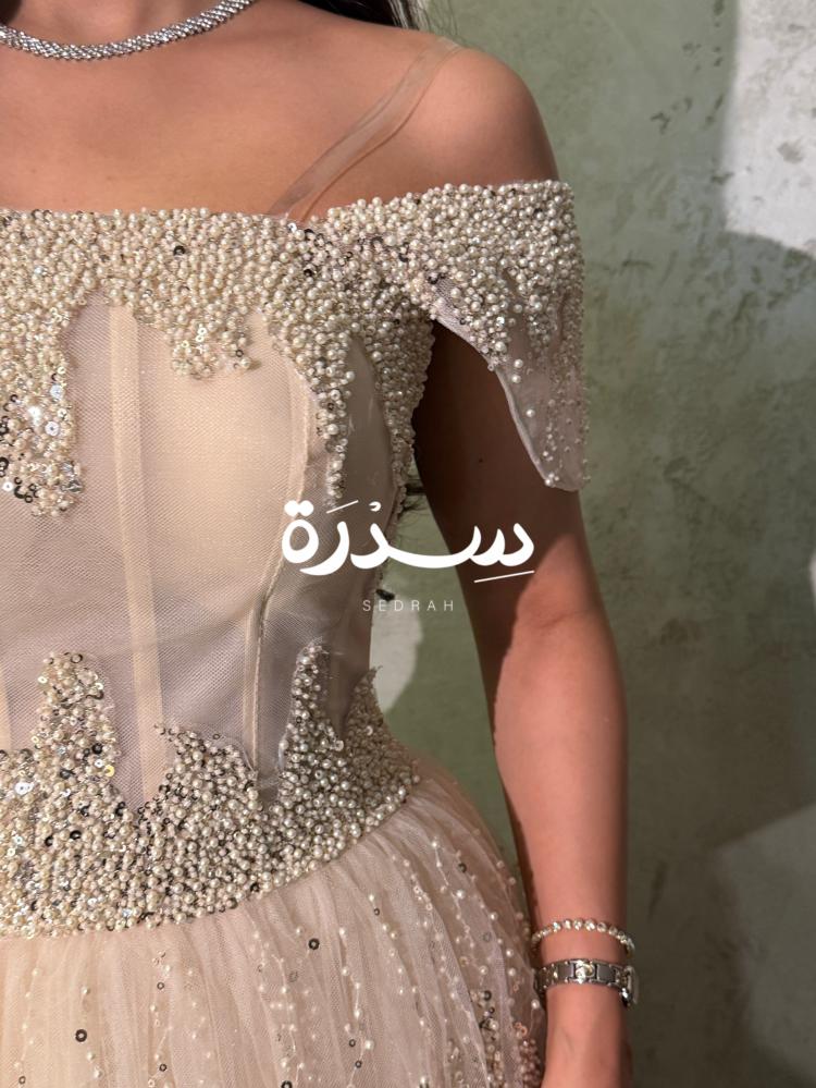 فستان سهرة طبقات تل بشك كامل