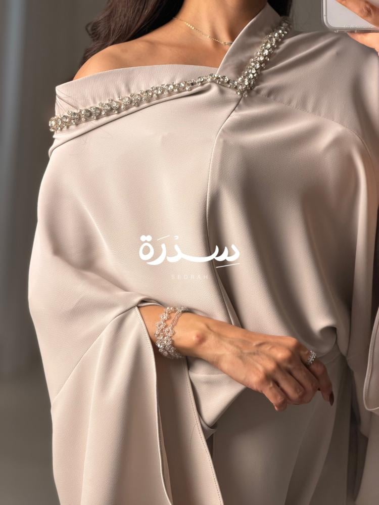 طقم ناعم بنطلون مزين باكسسوارات