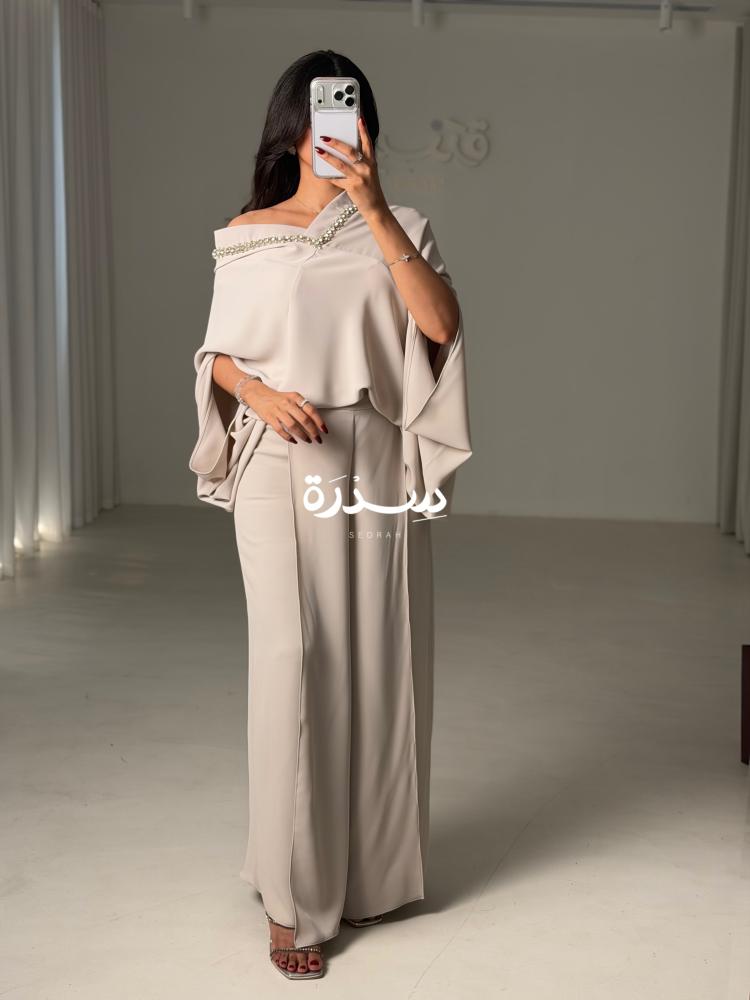 طقم ناعم بنطلون مزين باكسسوارات