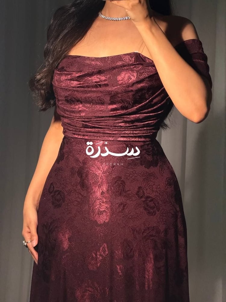فستان سهرة جاكار عنابي