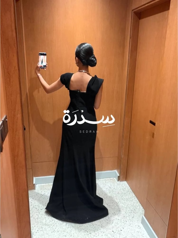 فستان سهرة راقي بتطريز كريستالي